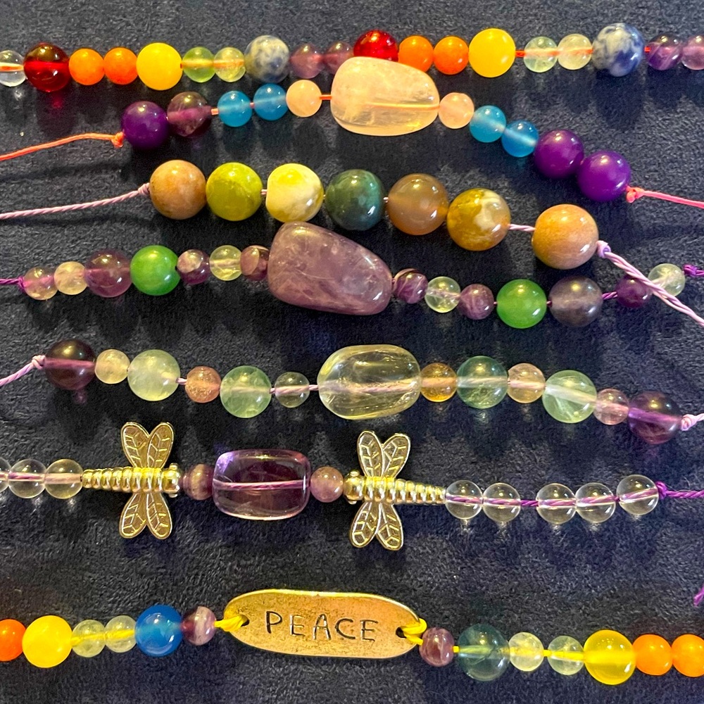 HOLISTIC HEALING HOMEMADE JEWELRY. ROCKS, MINERALS, CRYSTALS, AROMATHERAPY.